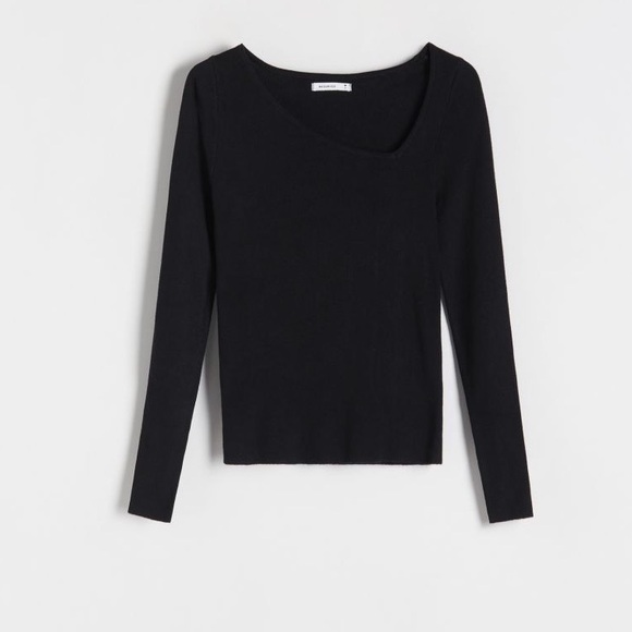 Long sleeve top with asymmetric neckline - Picture 2 of 6